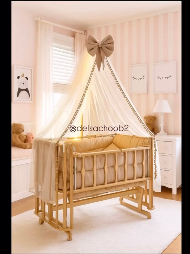 تخت چوبی کنار مادر دلسا چوب